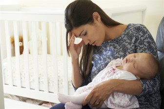 Vợ xổ sau sinh, chồng mất hứng