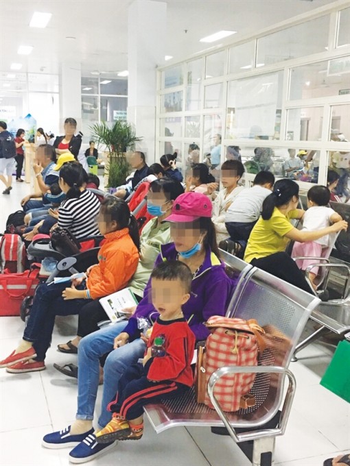 Trời lạnh, trẻ bệnh hàng loạt