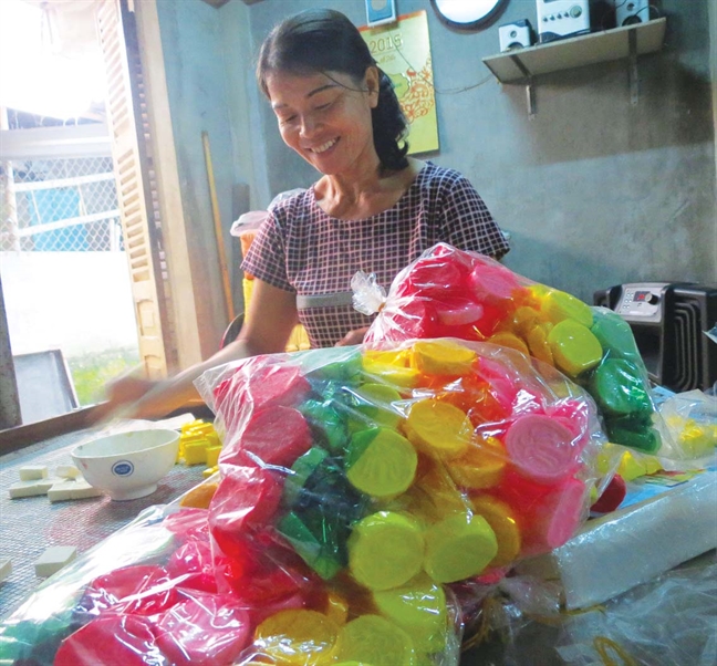 Lang banh tien vua hoi ha vao tet