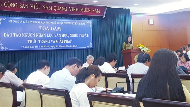 Nguyen Chu tich HDND TP.HCM Pham Phuong Thao: 'Chung ta dang bi xam lang ve van hoa'