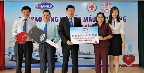 Vinamilk tặng xe hiến máu 1 tỷ đồng cho Trung tâm Hiến máu nhân đạo TP.HCM