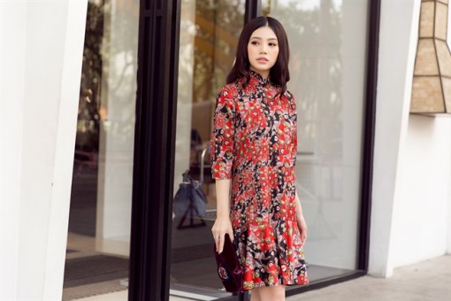 Mặc đẹp cả tuần du xuân với trang phục hoạ tiết hoa, bướm rực rỡ