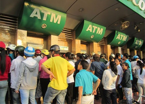 Ngan hang dam bao ATM khong bi 'nghen' dip Tet