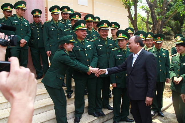 Thu tuong Nguyen Xuan Phuc: 'Nghiem cam chat pha, van chuyen go tai khu vuc bien gioi'