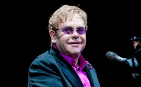 Thực hư chuyện Elton John dời show diễn giã từ sự nghiệp để dự đám cưới hoàng tử Harry