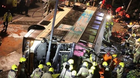 Hiện trường vụ lật xe buýt ở Hồng Kông, hơn 50 người thương vong