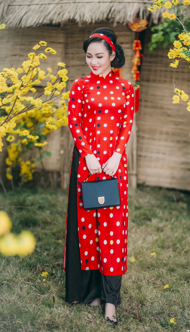 Muon sac ao dai 'co Ba' tren pho xuan Sai Gon