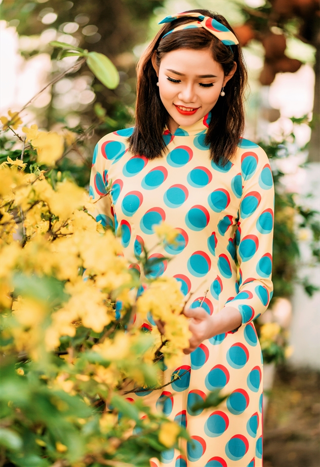 Muon sac ao dai 'co Ba' tren pho xuan Sai Gon