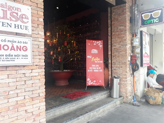 Hang quan noi dong cua, cho tang phi 20%