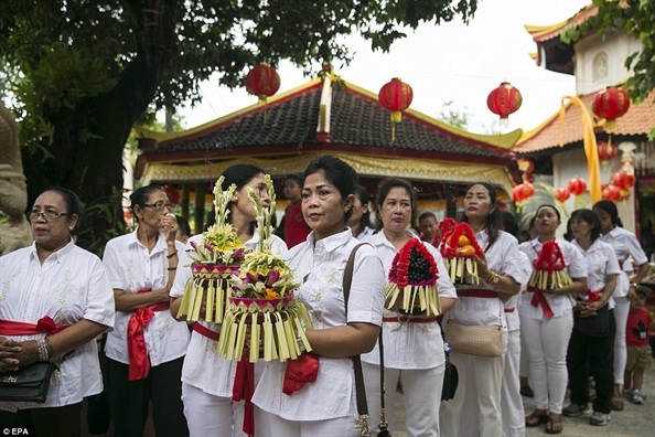 The gioi chao don ngay dau nam moi Mau Tuat 2018