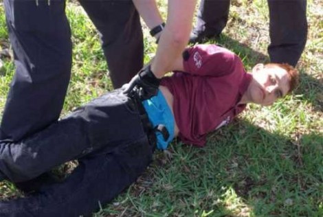 Nghi ngờ hung thủ đã báo trước vụ xả súng trường học Florida trên mạng xã hội
