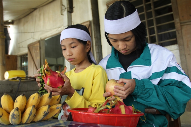 Ngay tet dam nuoc mat cua hai chi em mo coi