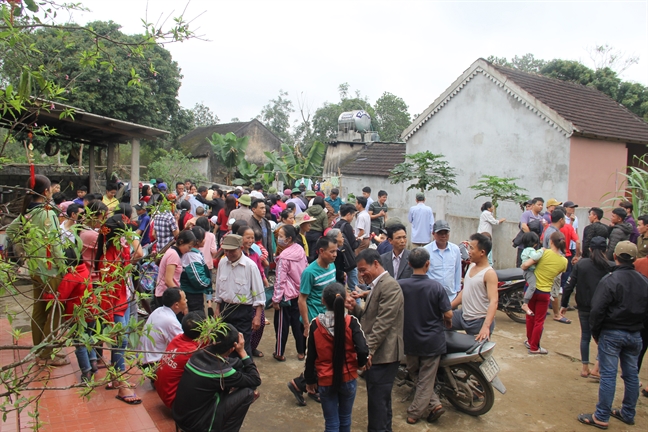 ‘Ca than’ xuat hien o Nghe An bi nguoi dan dung chai bat