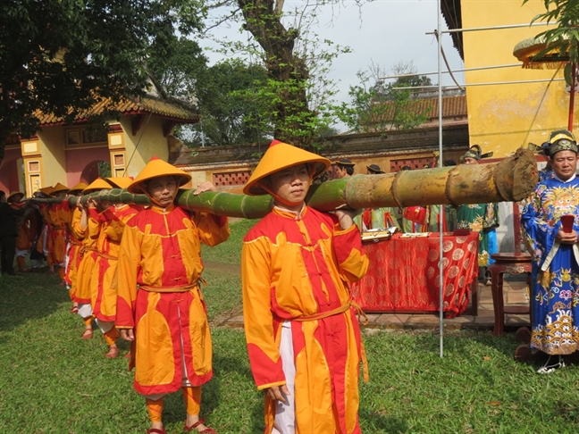 Hoang cung xu Hue ha neu khai an ket thuc nhung ngay nghi tet