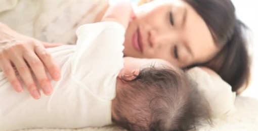 Sau sinh, chị òa khóc vì không nhận ra mình trong gương