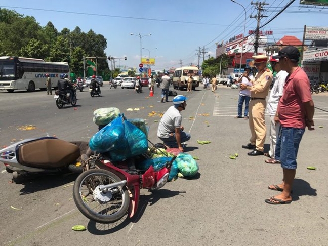 Nhan chung ke lai vu o to dien tong nhieu nguoi kinh hoang o Binh Duong