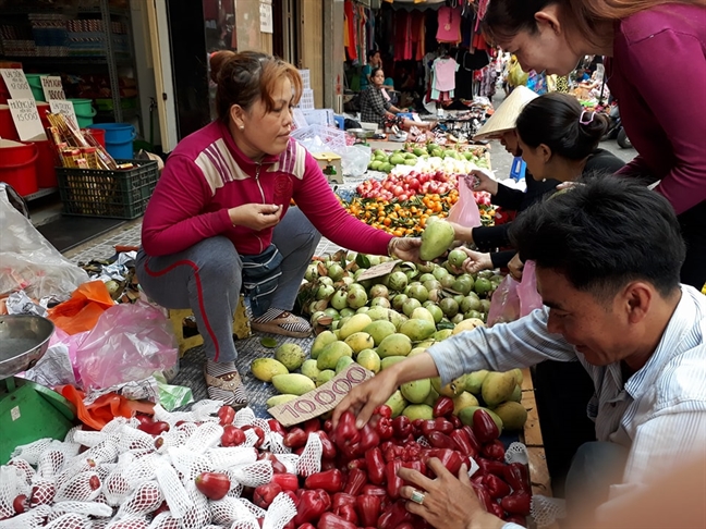 Di cho sam le cung via Than tai voi 100.000 dong