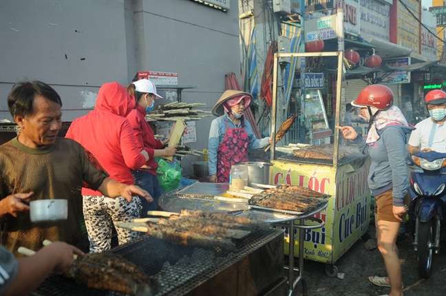 Buon ban nhon nhip le vat cung via Than Tai o Sai Gon