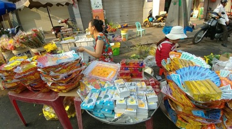 Buôn bán nhộn nhịp lễ vật cúng vía Thần Tài ở Sài Gòn
