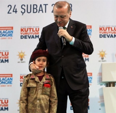 Tổng thống Thổ Nhĩ Kỳ bị chỉ trích khi nói về 'tử vì đạo' với một bé gái