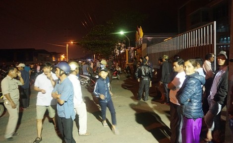 Người dân Đà Nẵng tiếp tục vây nhà máy thép Dana Ý trong đêm vì ô nhiễm