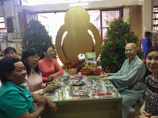 Thăm các chùa và hội quán nhân lễ Nguyên tiêu