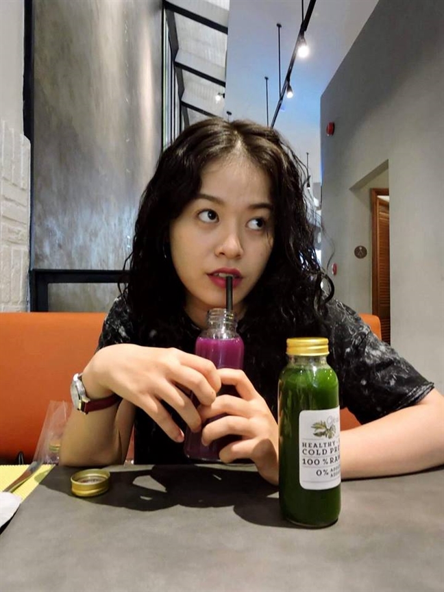 Co gai 'Juicing' xinh dep huong dan phuong phap thanh loc co the sau tet