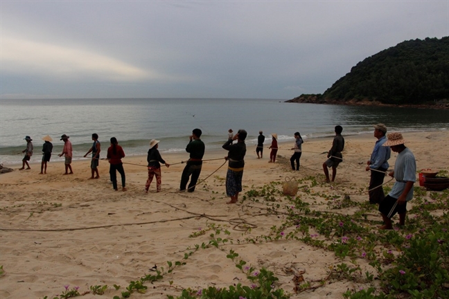 Doc dao lang danh bat ca bang nghe keo luoi rong truyen thong