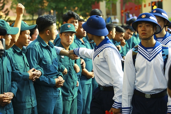 Gan 4.500 tan binh TP.HCM hang hai len duong nhap ngu