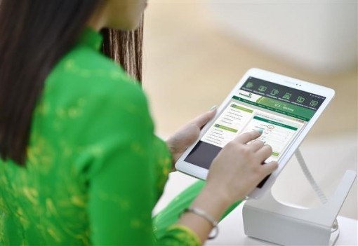 Tăng phí dịch vụ ATM, ngân hàng đang đi ngược chủ trương của Chính phủ