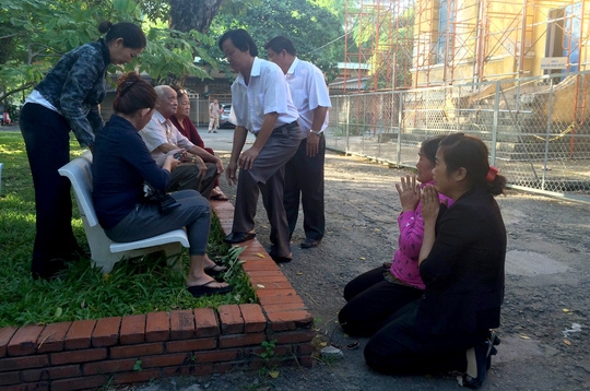 Me tu tu Vu Van Tien: Hanh trinh tuyet vong khi dua con dan buoc vao cua tu