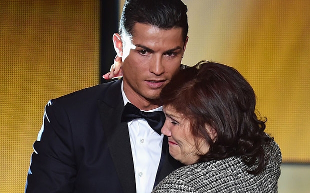 Cristiano Ronaldo: Tuyet tac ky vi cua tinh me bao la