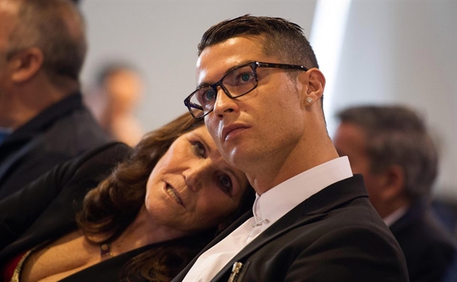 Cristiano Ronaldo: Tuyet tac ky vi cua tinh me bao la