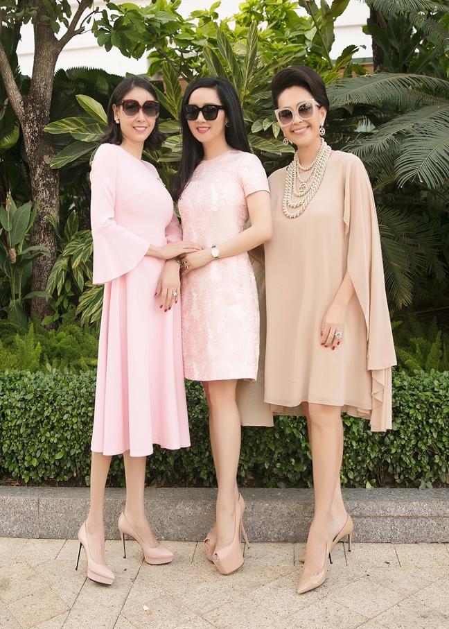 My nhan Viet do sac trong trang phuc thanh lich