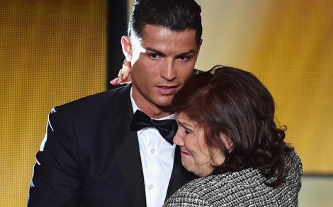 Cristiano Ronaldo: Tuyệt tác kỳ vĩ của tình mẹ bao la