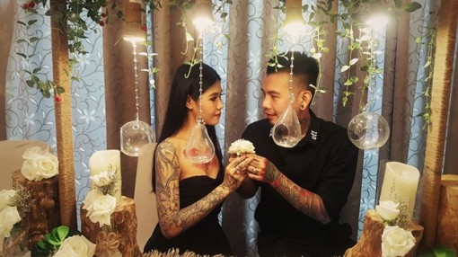 'Không cần quà 8/3 vì ngày nào cũng là ngày lễ' và chuyện tình đầy duyên nợ của cặp đôi phủ kín hình xăm