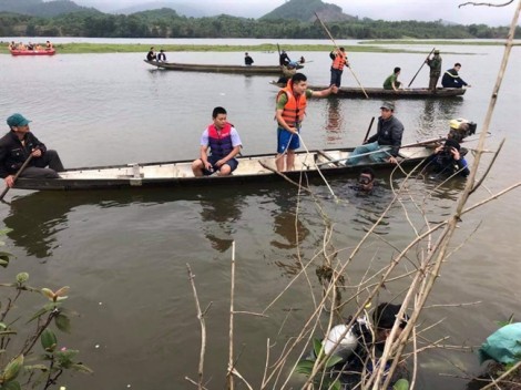 Phát hiện thi thể bé gái chăn trâu mất tích trên sông A Sáp