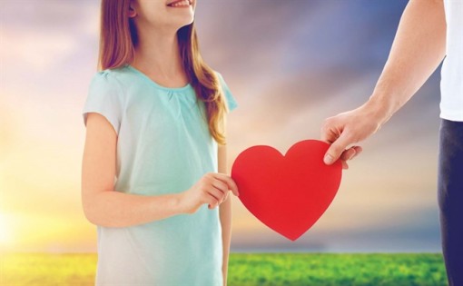 Giữa hai bờ yêu thương