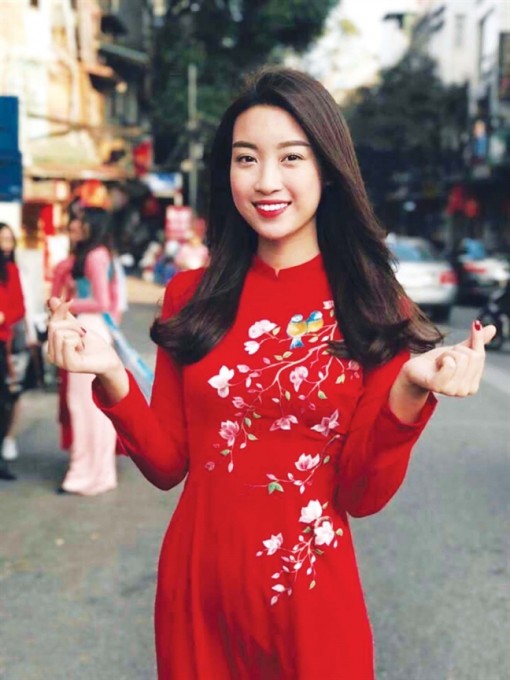 Áo dài thêu: màu hoa bền bỉ cùng thời gian