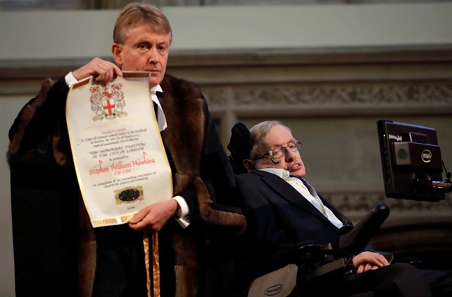 Cuoc doi ruc ro cua giao su Stephen Hawking qua anh