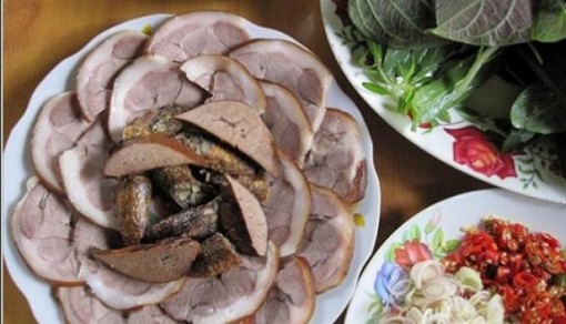 Chia tay người yêu vì cô gái... ăn thịt chó