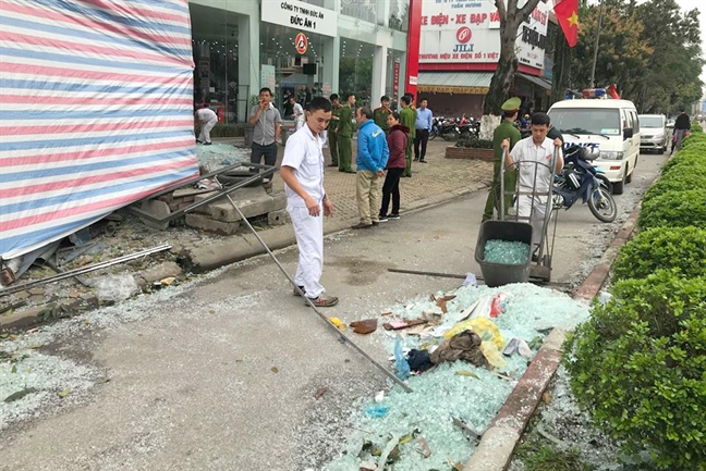 Nha hang do nuong tan hoang sau vu no lon nhu bom