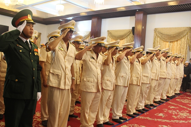 Cac doan ngoai giao, nguoi dan den vieng co Thu tuong Phan Van Khai trong ngay Quoc tang