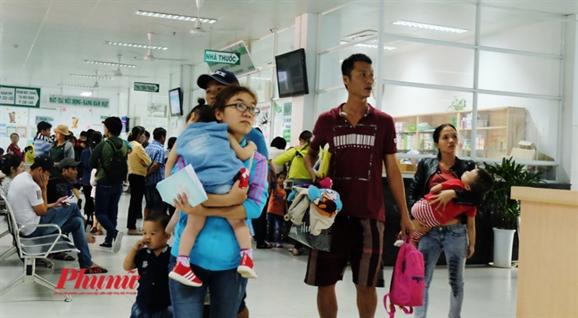 Sai Gon nong, nhung ong bo dam dua con nhap vien