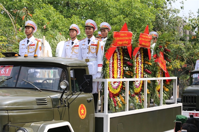 Co Thu tuong Phan Van Khai ve voi dat me Cu Chi