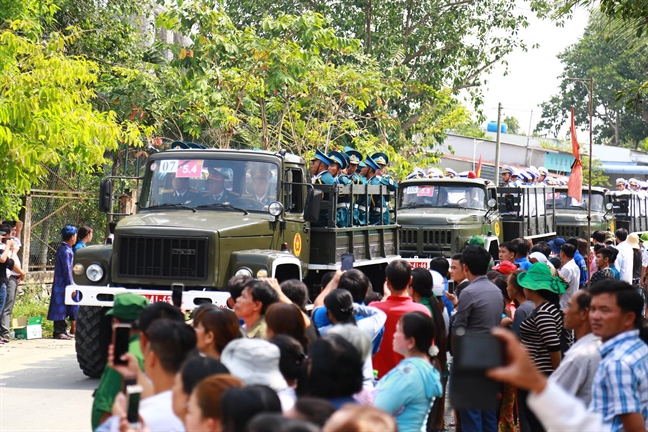 Co Thu tuong Phan Van Khai ve voi dat me Cu Chi