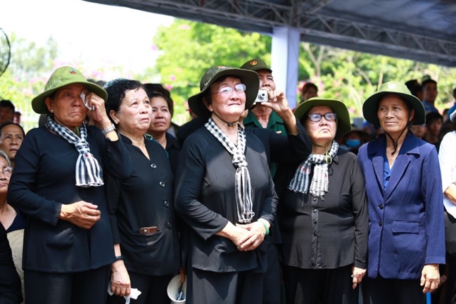 Nguoi dan Cu Chi xuc dong don co Thu tuong Phan Van Khai ve que nha