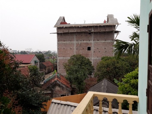 Già néo đứt dây