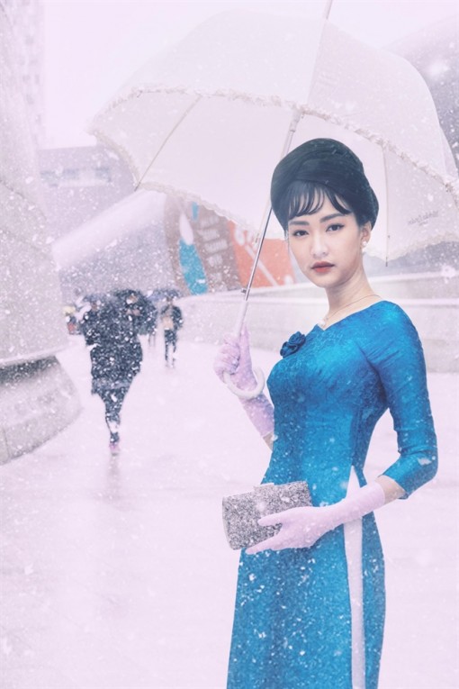 Nàng thơ xứ Huế diện áo dài lụa mỏng manh giữa trời tuyết xứ Hàn