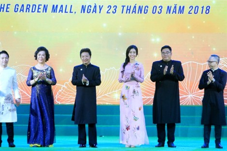 Hoa hậu Đỗ Mỹ Linh: Hy vọng áo dài đi xa hơn, đến bạn bè quốc tế
